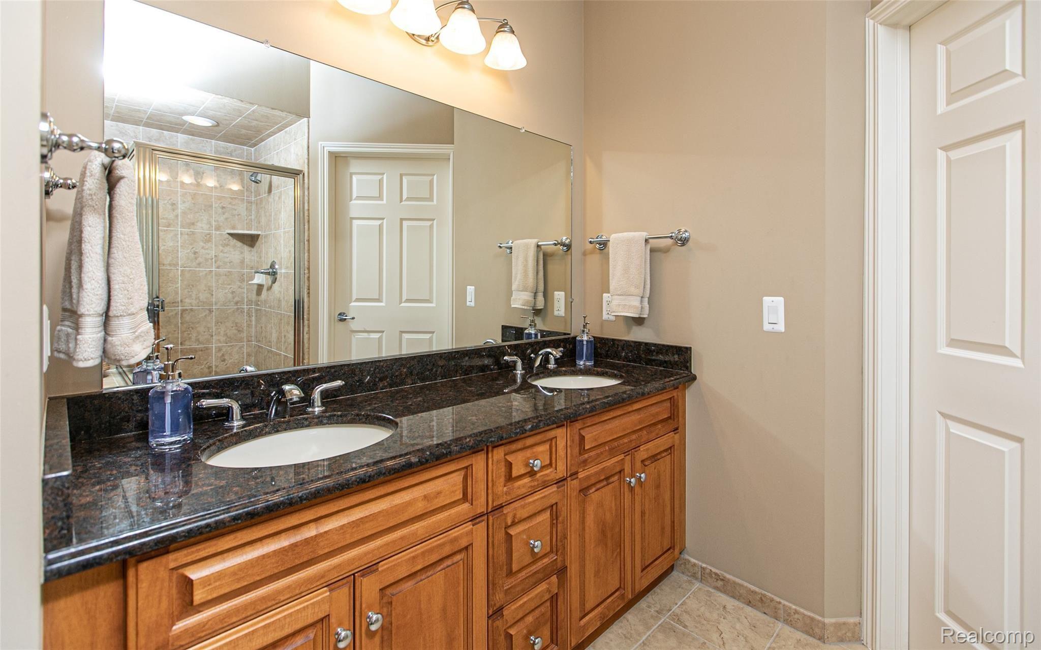 2778 Castlemartin Court Rochester, MI 48306 - Photo 18 of 34 18 - Master Bathroom.jpg