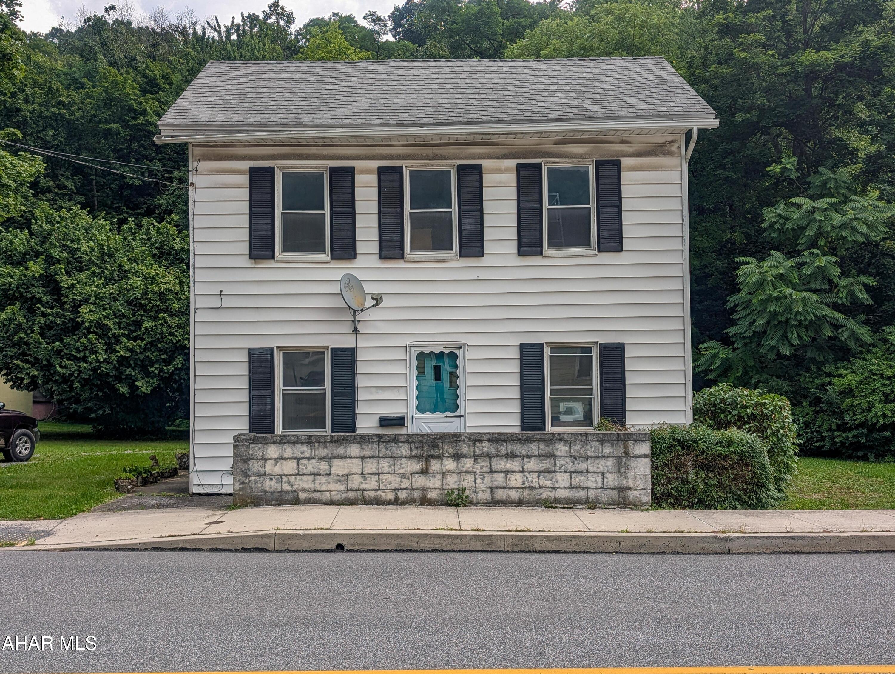 733 North Spring Street Everett, PA 15537 - Photo 1 of 38 Gallery Image 1