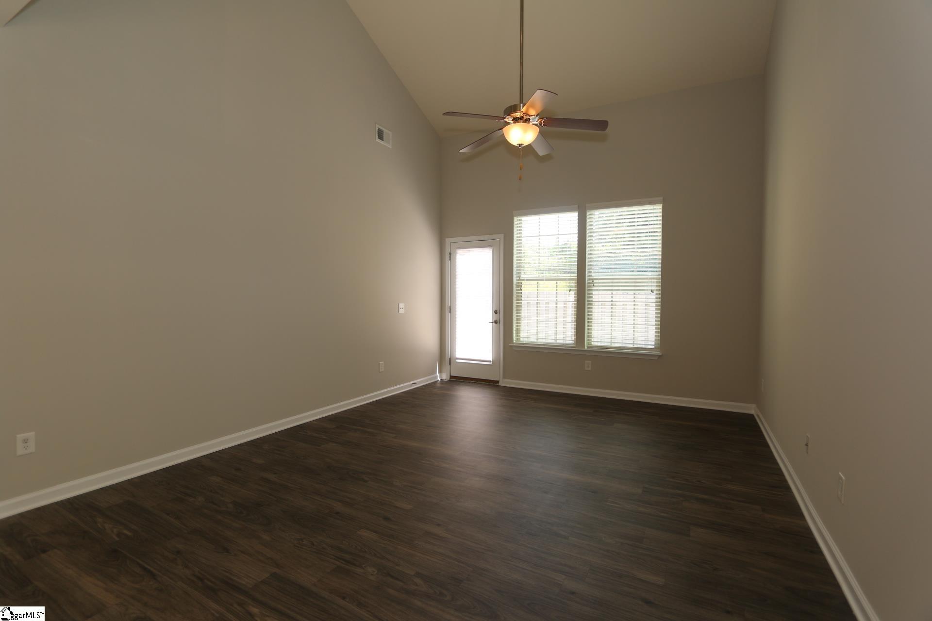 18 Fairchild Way Greenville, SC 29607 - Photo 4 of 19 Gallery Image 4