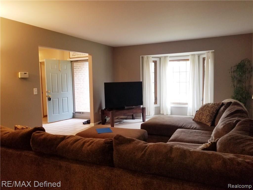 15340 Roxbury Circle, Unit 72 Macomb, MI 48044 - Photo 7 of 26 20171106_102608.jpg