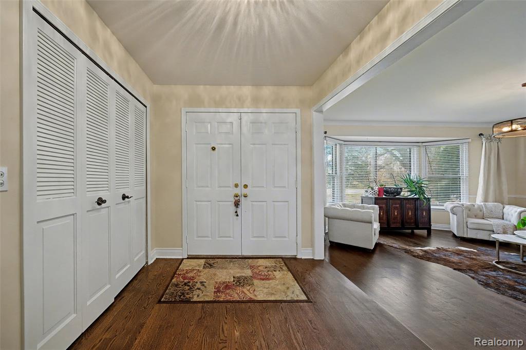6940 Wing Lake Road Bloomfield Hills, MI 48301 - Photo 4 of 36 Gallery Image 4