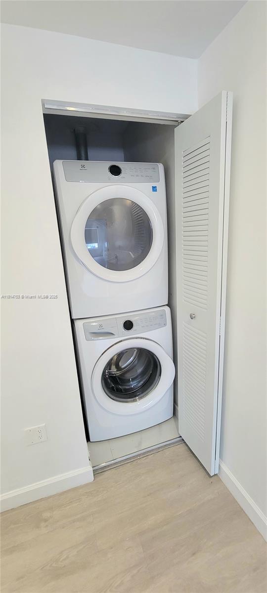 14004 Southwest 259th Street, Unit 14004 Homestead, FL 33032 - Photo 34 of 38 a close view of a stove and washer