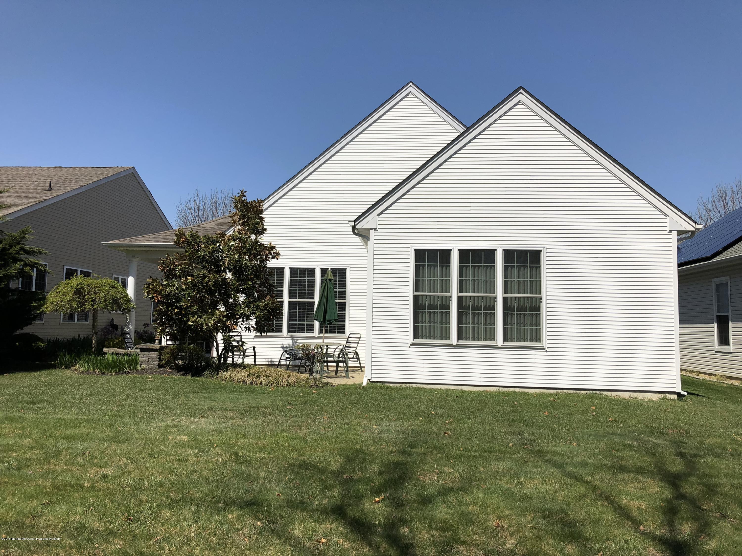 93 Crooked Stick Road Jackson, NJ 08527 - Photo 4 of 26 a front view of a house with a yard