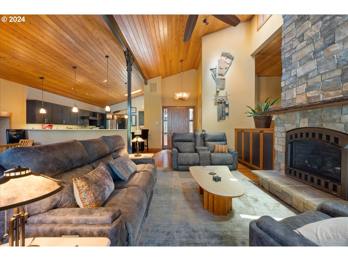 535 Middlecrest Road Lake Oswego, OR 97034 - Photo 8 of 46 Gallery Image 8