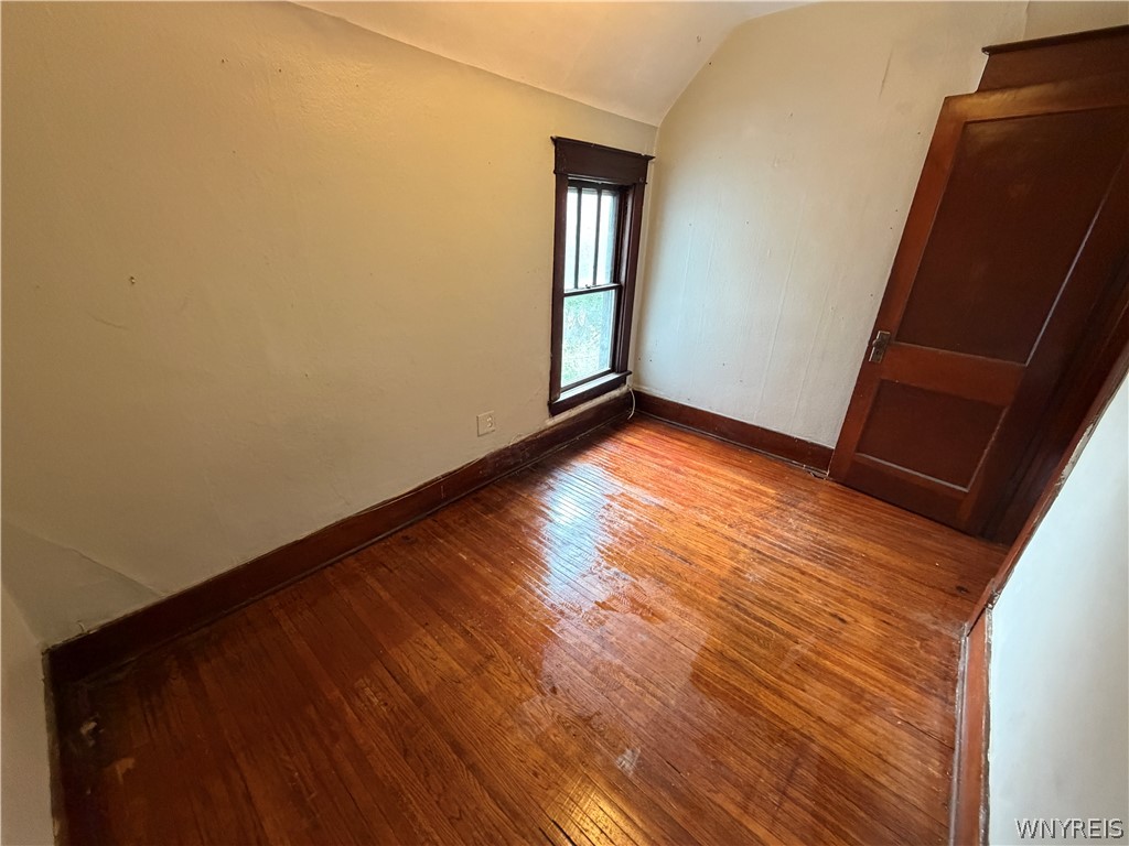 49 15th Street Buffalo, NY 14213 - Photo 9 of 17
