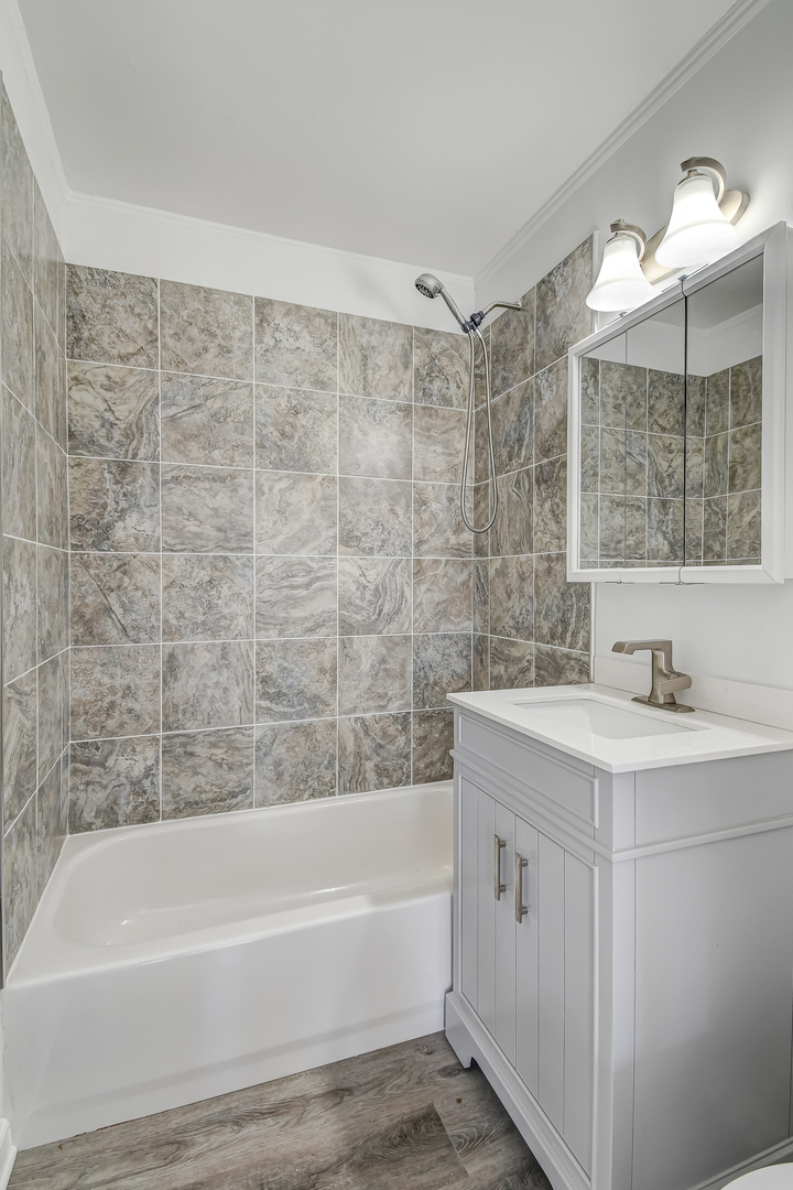 254 Village Road Willowbrook, IL 60527 - Photo 12 of 15 a bathroom with a bathtub and a sink
