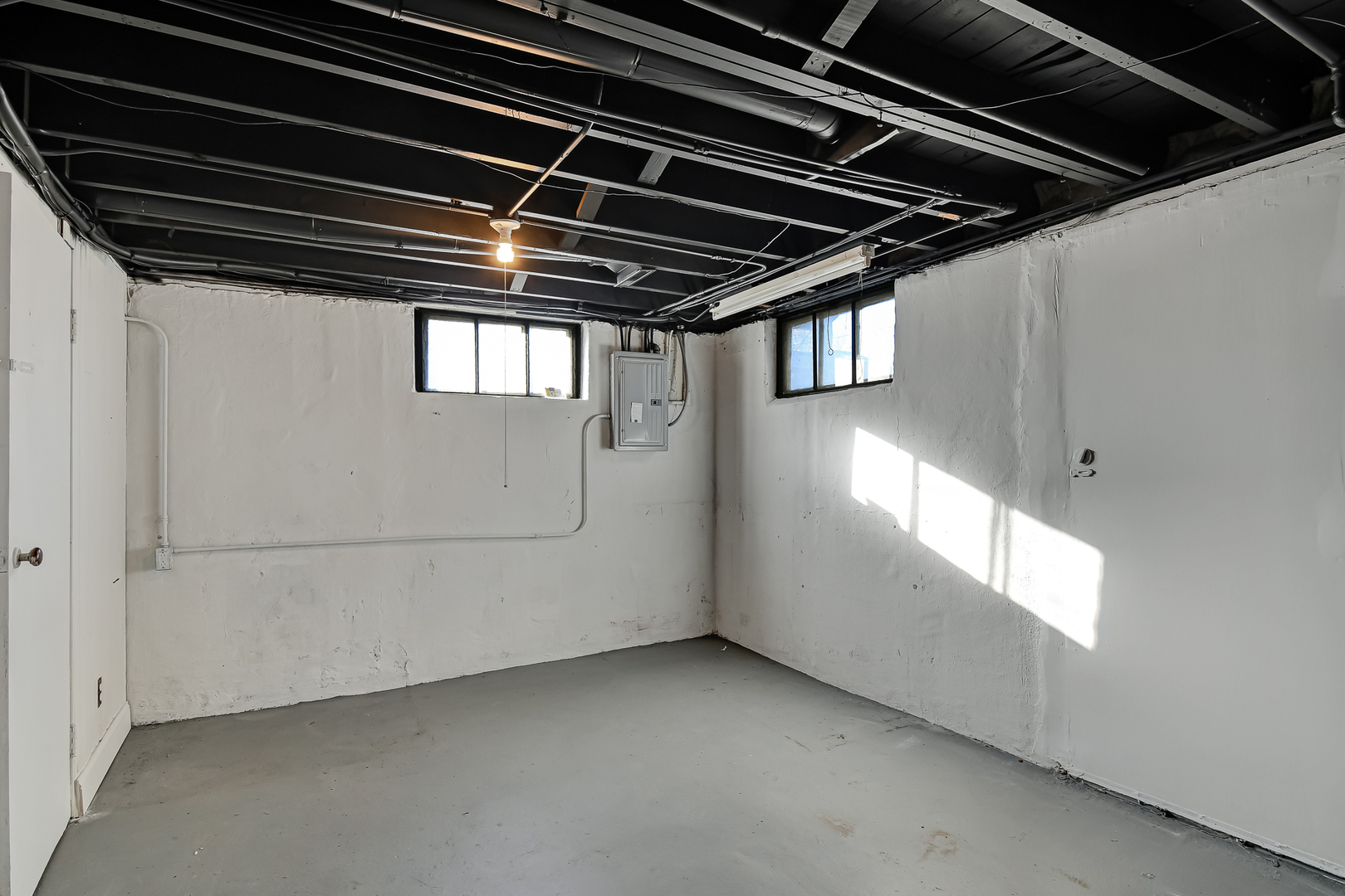254 Village Road Willowbrook, IL 60527 - Photo 13 of 15 a view of an empty room