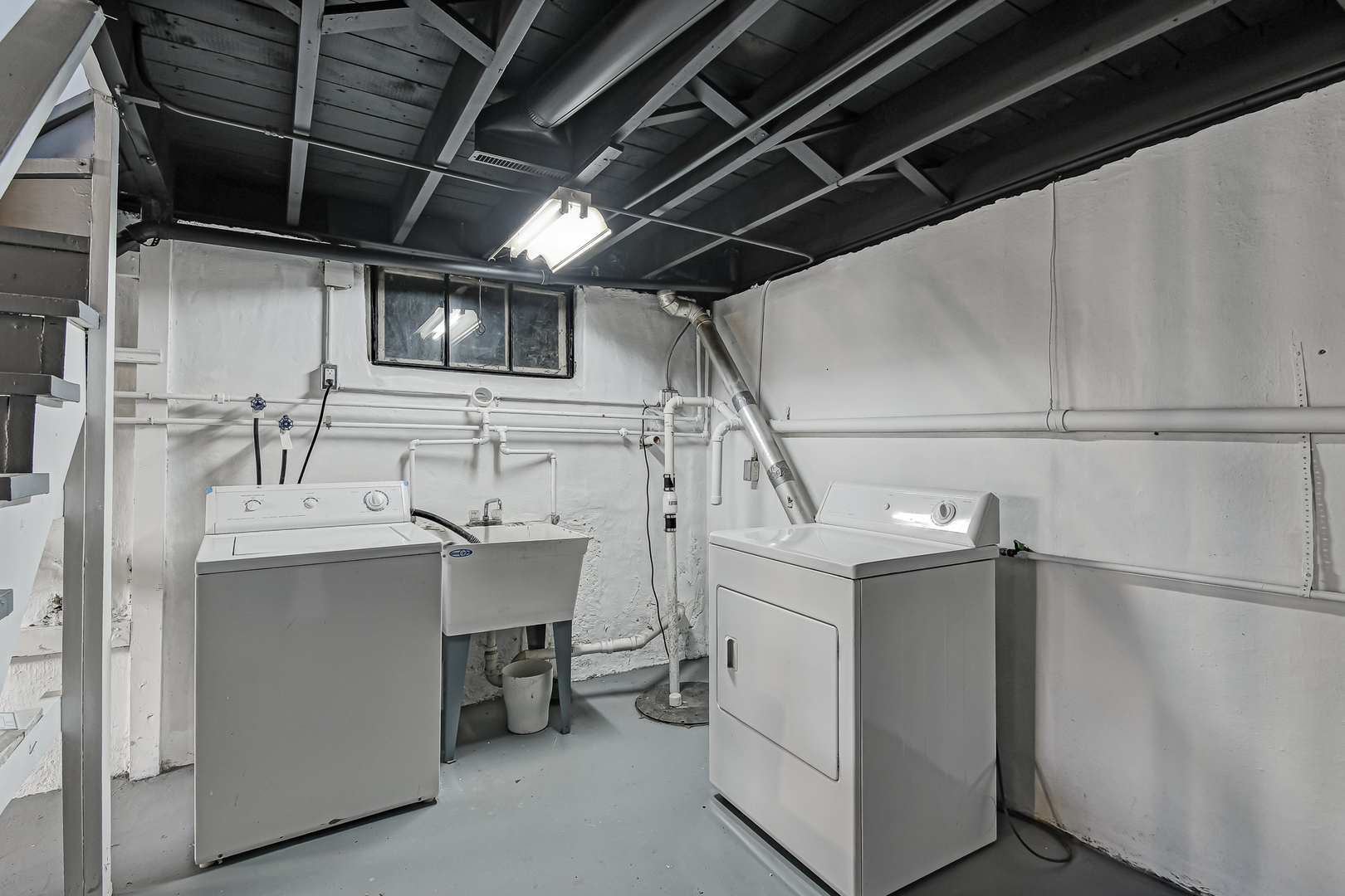 254 Village Road Willowbrook, IL 60527 - Photo 15 of 15 a utility room with dryer and washer