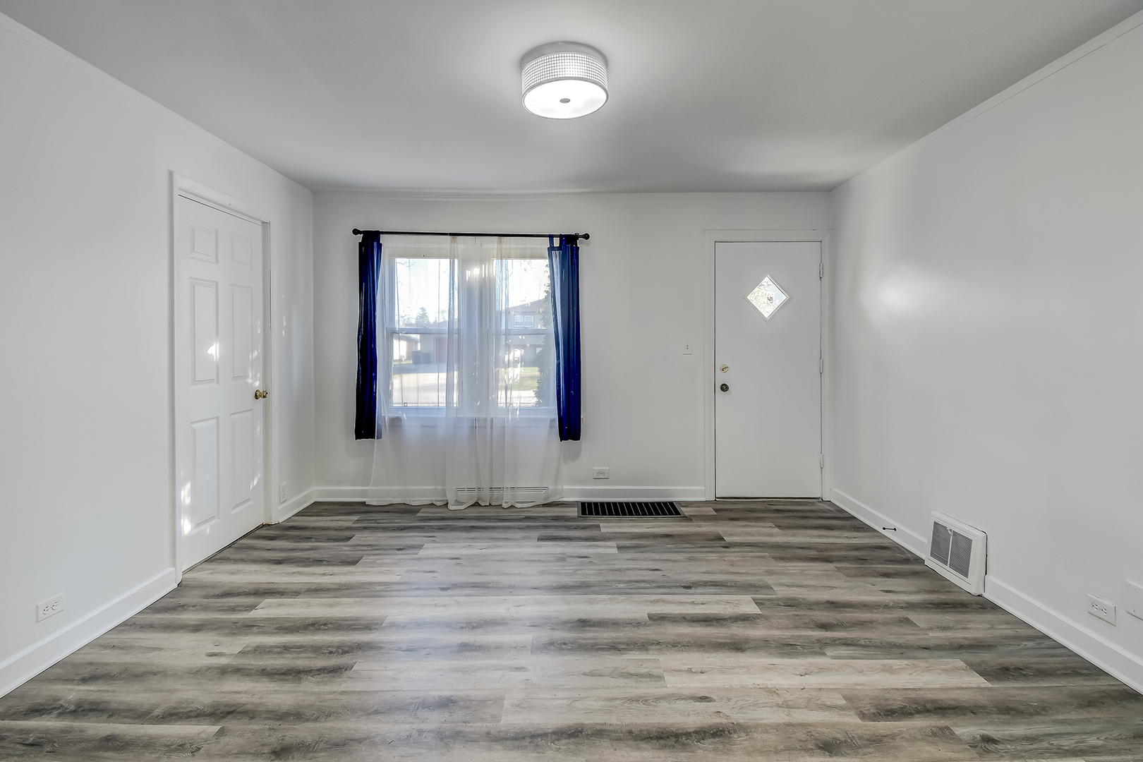 254 Village Road Willowbrook, IL 60527 - Photo 3 of 15 a view of wooden door