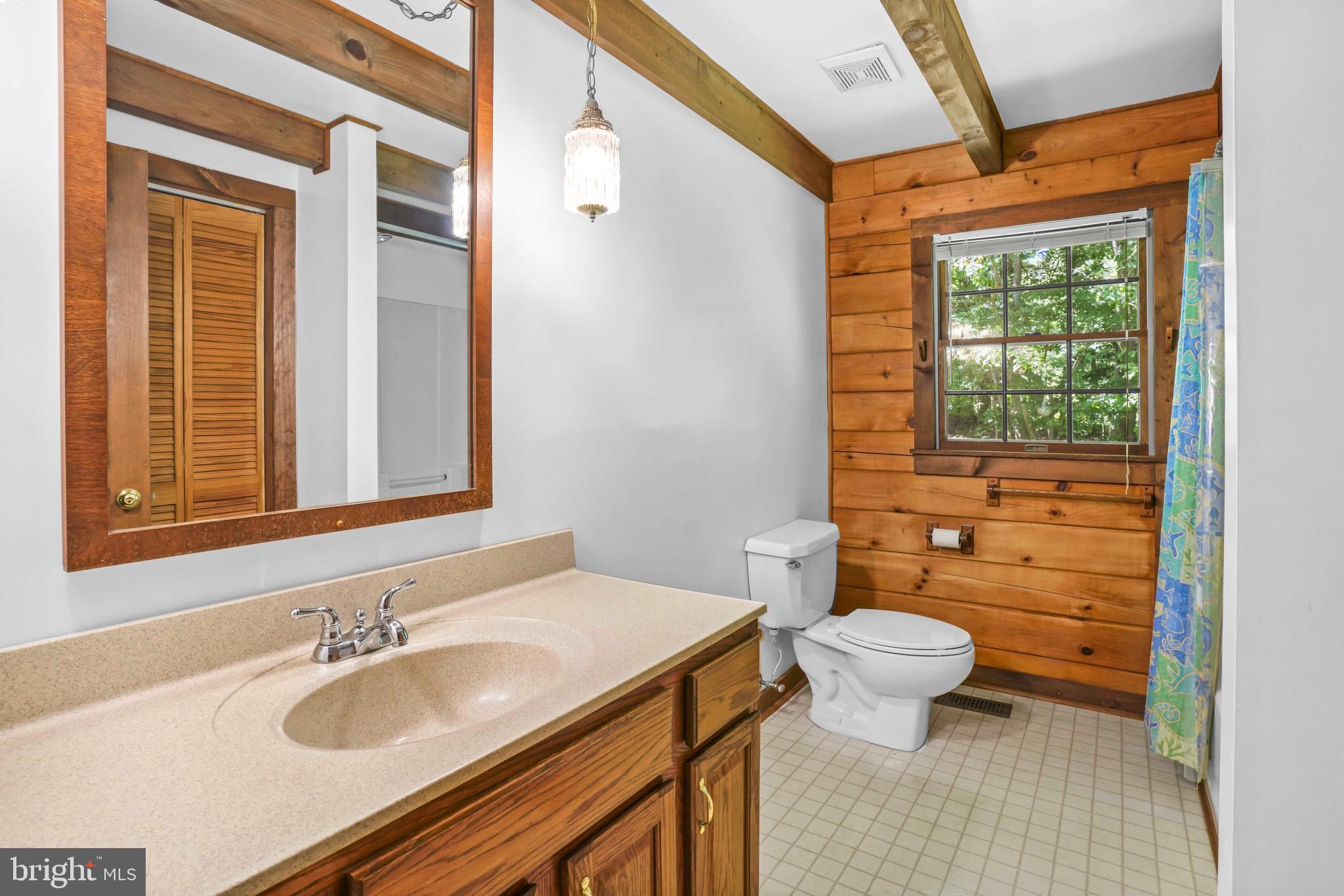 5925 Huntingtown Road Huntingtown, MD 20639 - Photo 13 of 32 Hall Bathroom
