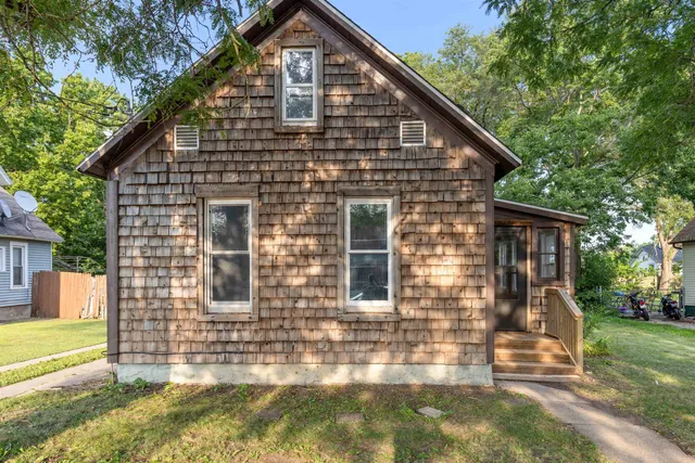 $139,999 | 1015 Bluff Street, Beloit, WI 53511