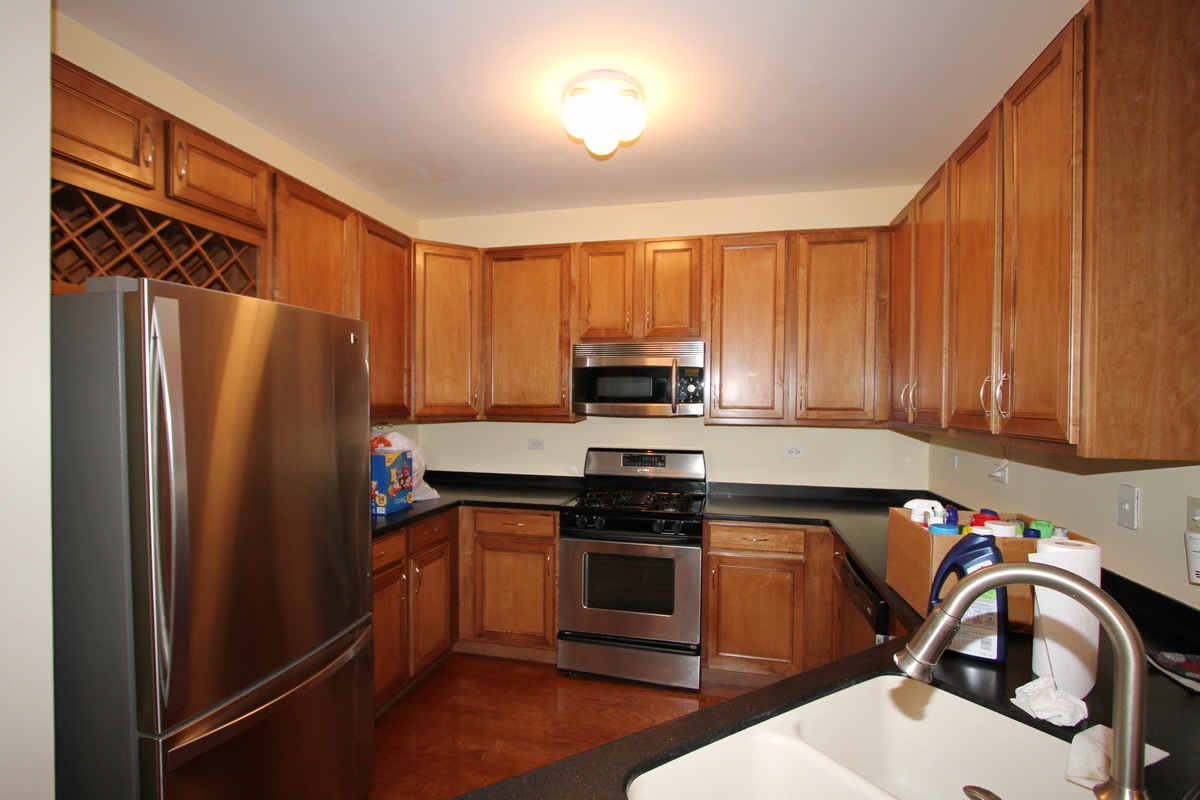 228 Springbrook Trail South Oswego, IL 60543 - Photo 4 of 14