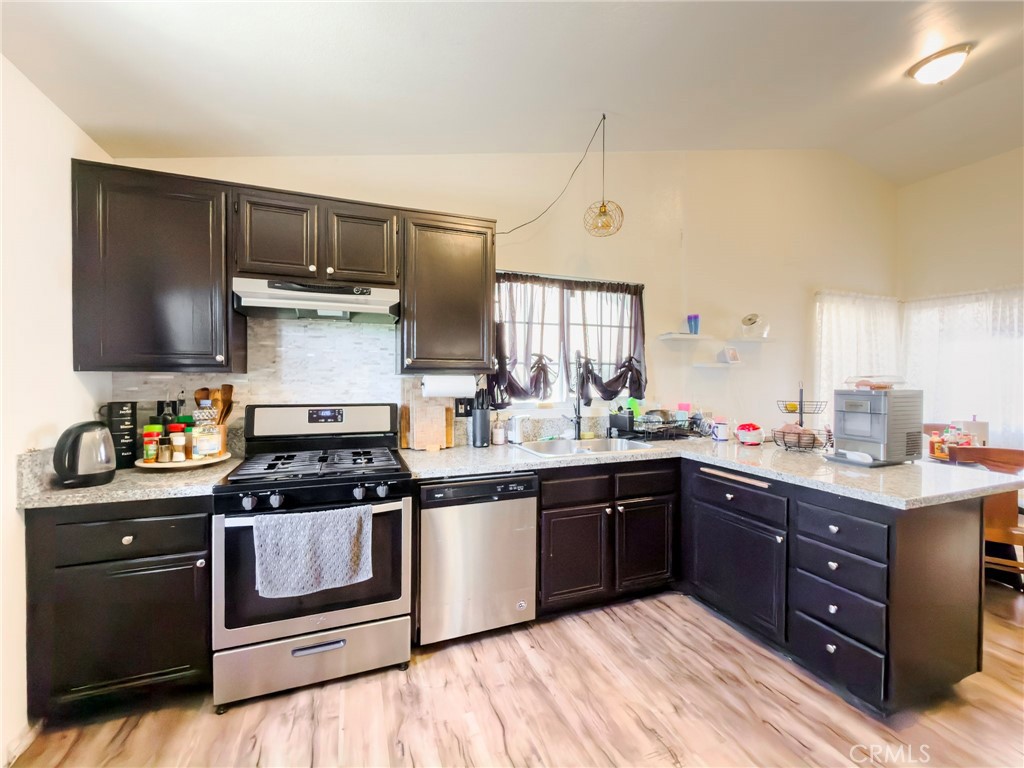 1738 The Willows Road San Jacinto, CA 92583 - Photo 21 of 34 a kitchen with stainless steel appliances a sink and a stove