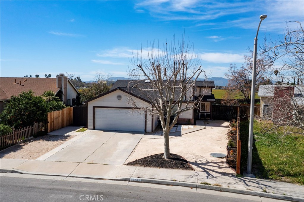 1738 The Willows Road San Jacinto, CA 92583 - Photo 4 of 34 a front view of a house with a yard