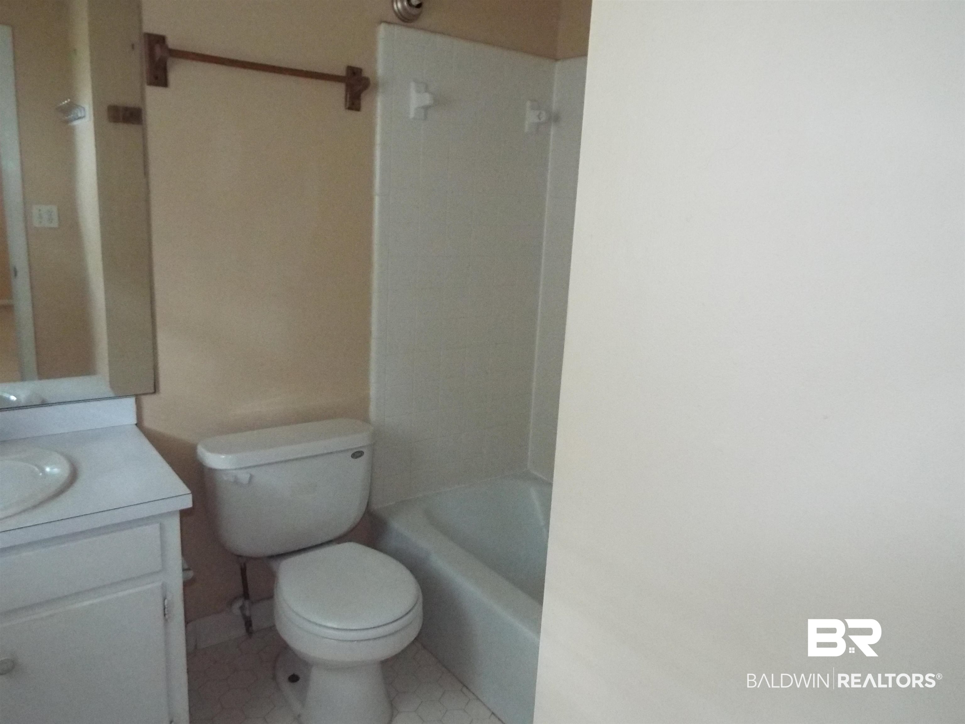 604 Southern Way Spanish Fort, AL 36527 - Photo 9 of 13 Full bathroom featuring washtub / shower combination, vanity, and toilet