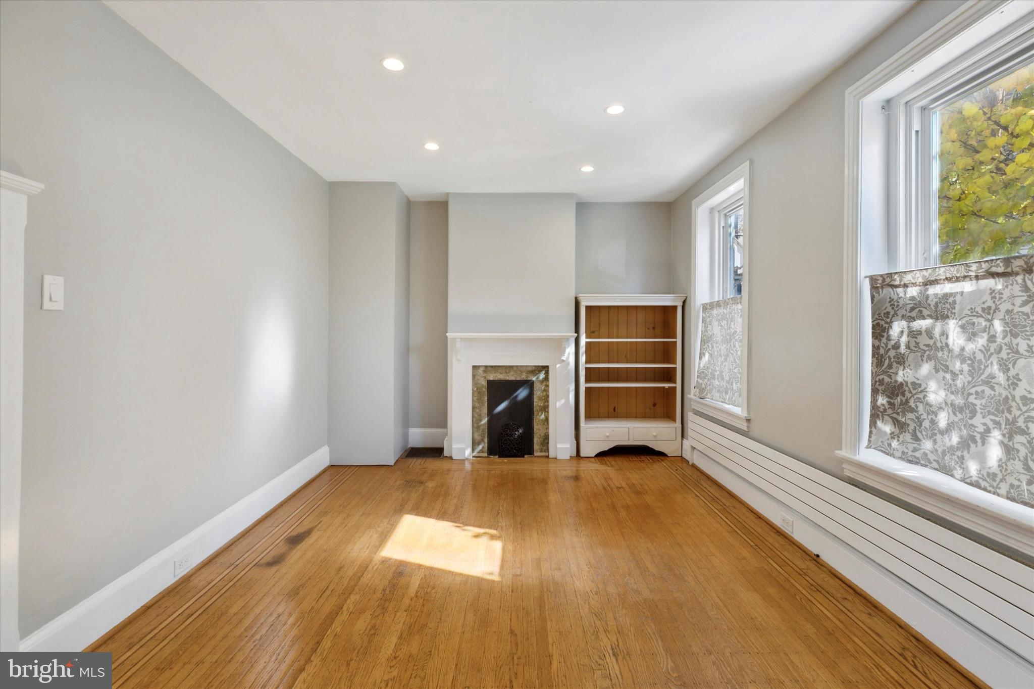224 Carson Street Philadelphia, PA 19127 - Photo 6 of 28 Living room