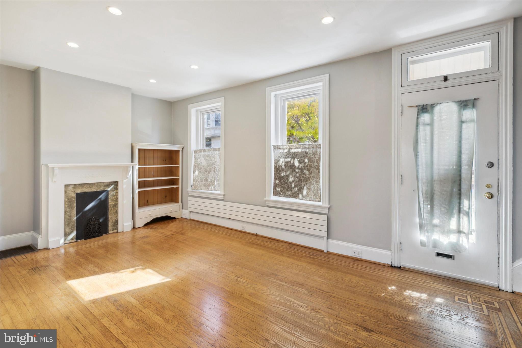 224 Carson Street Philadelphia, PA 19127 - Photo 10 of 28 Living room