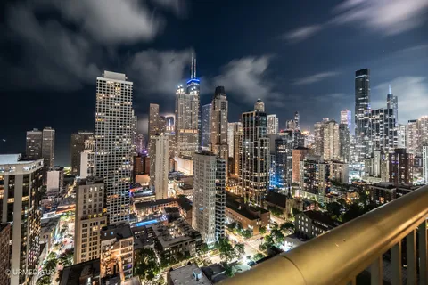 $3,000,000 | 111 West Maple Street, Unit 34023404, Chicago, IL 60610