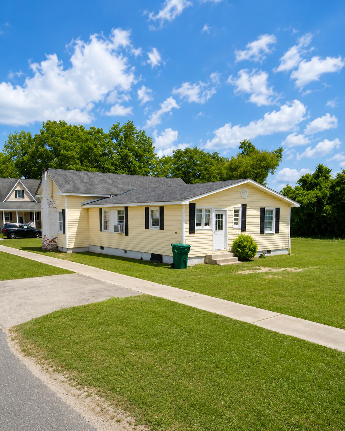 48 West Huggins Street Manning, SC 29102 - Photo 2 of 11