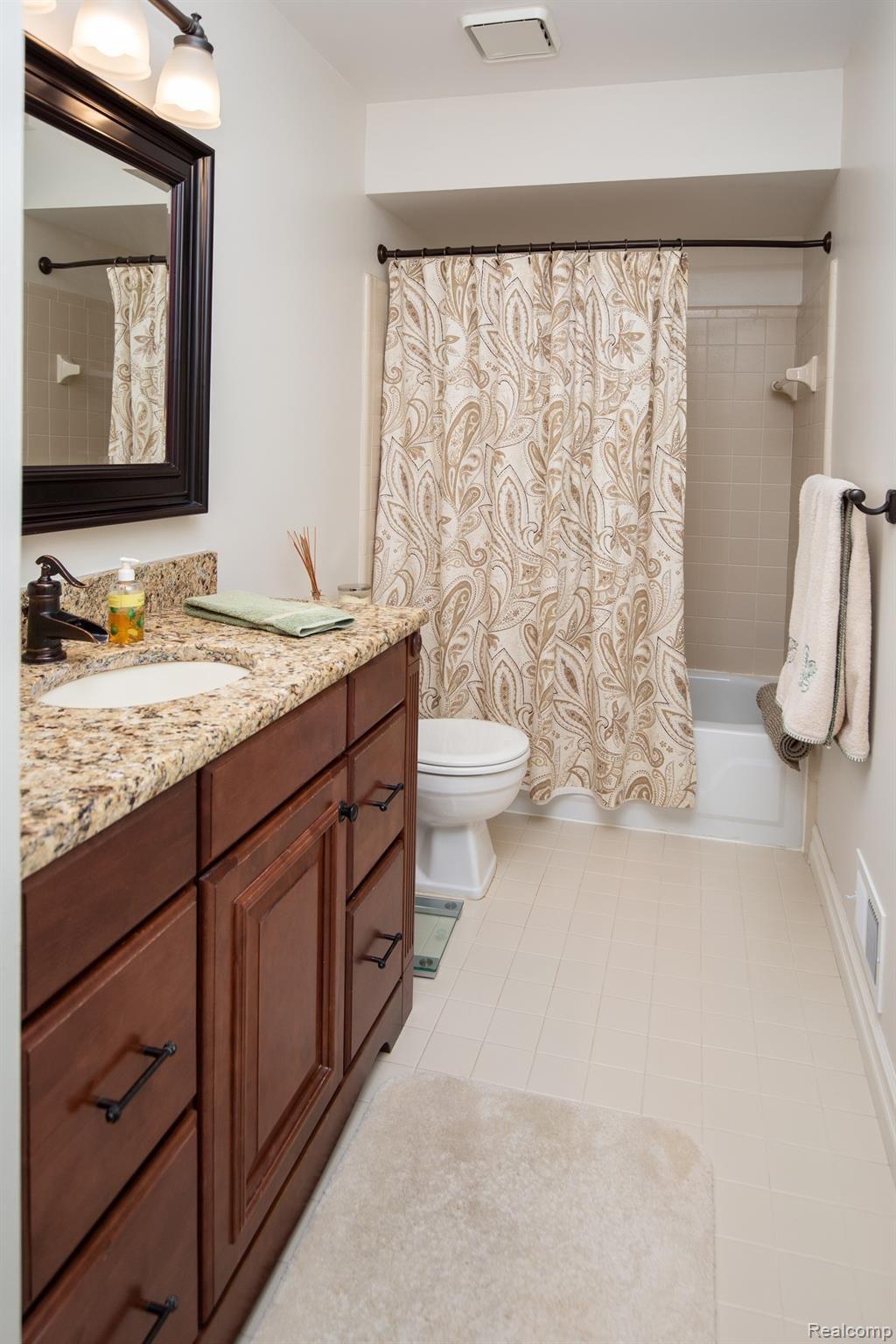 436 Streamview Court Rochester, MI 48309 - Photo 22 of 33 436SteamviewCt-32.jpg