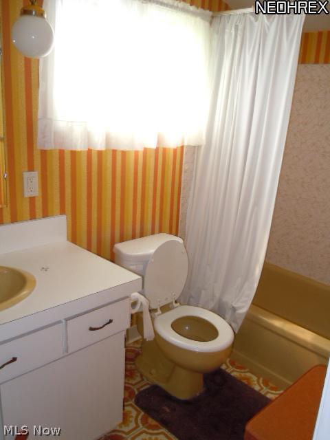 21863 Louis Road Bedford, OH 44146 - Photo 13 of 25 Unit 2 bathroom