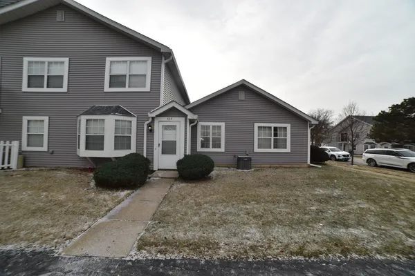 $2,100 | 437 North Cambridge Drive, Palatine, IL 60067
