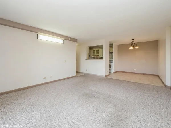 $1,550 | 1800 Huntington Boulevard, Unit 409, Hoffman Estates, IL 60169