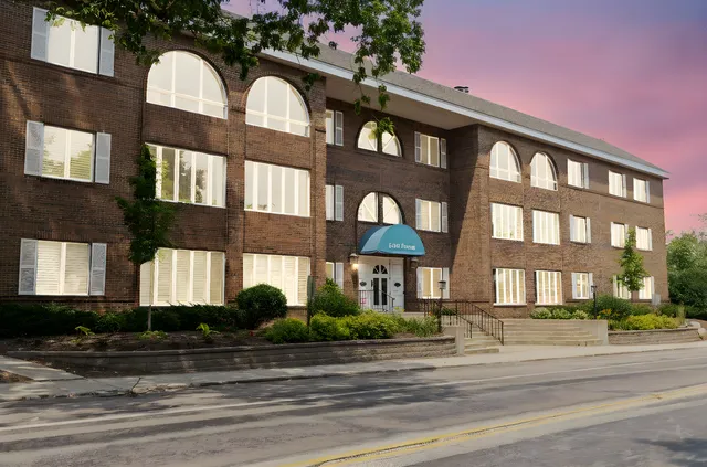 $360,000 | 5100 France Avenue South, Unit 105, Edina, MN 55410