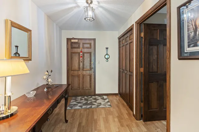 $345,000 | 5100 France Avenue South, Unit 105, Edina, MN 55410