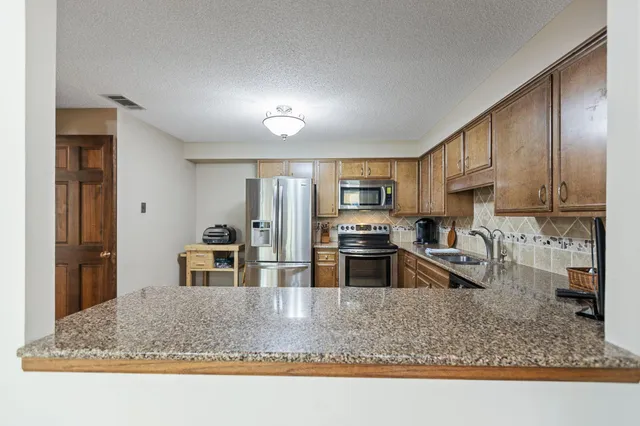 $345,000 | 5100 France Avenue South, Unit 105, Edina, MN 55410