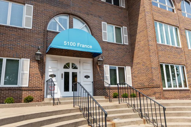 $345,000 | 5100 France Avenue South, Unit 105, Edina, MN 55410