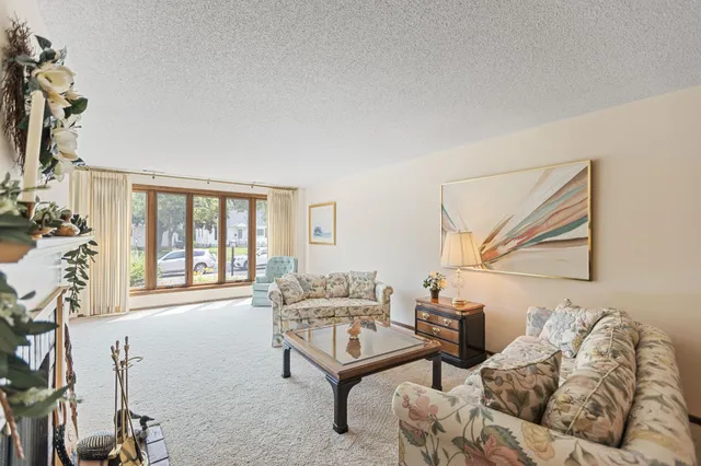 $345,000 | 5100 France Avenue South, Unit 105, Edina, MN 55410