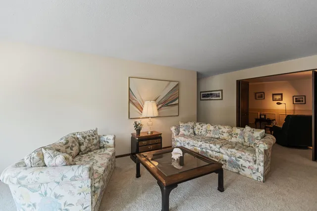 $345,000 | 5100 France Avenue South, Unit 105, Edina, MN 55410