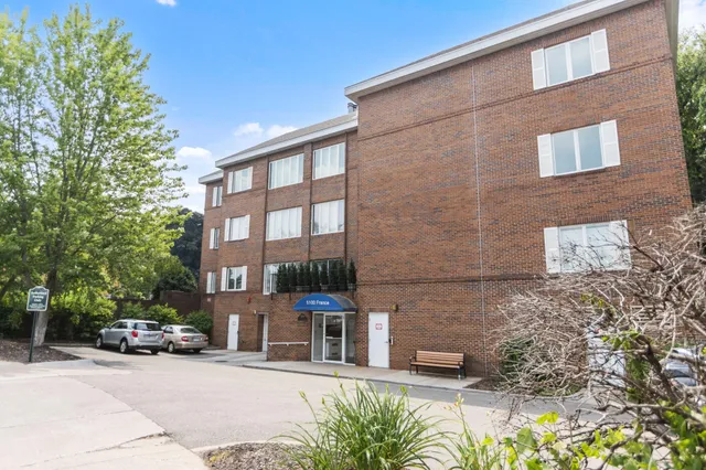 $345,000 | 5100 France Avenue South, Unit 105, Edina, MN 55410