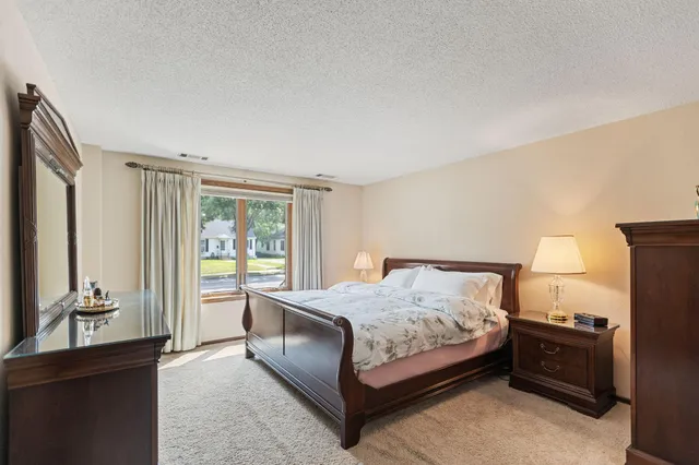 $345,000 | 5100 France Avenue South, Unit 105, Edina, MN 55410