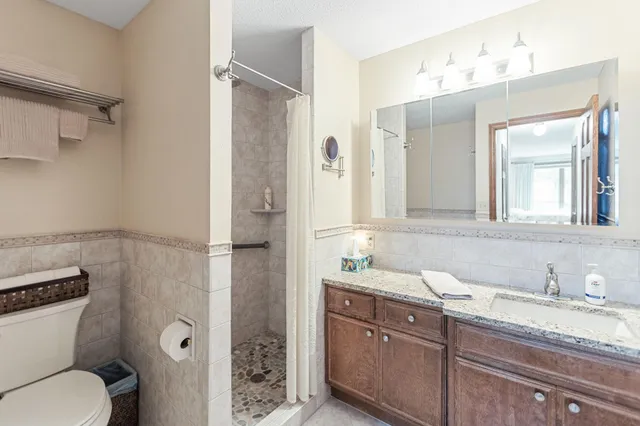 $345,000 | 5100 France Avenue South, Unit 105, Edina, MN 55410