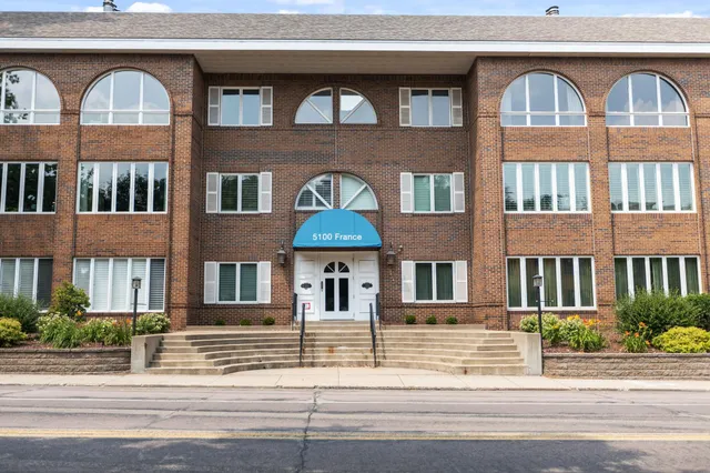 $345,000 | 5100 France Avenue South, Unit 105, Edina, MN 55410