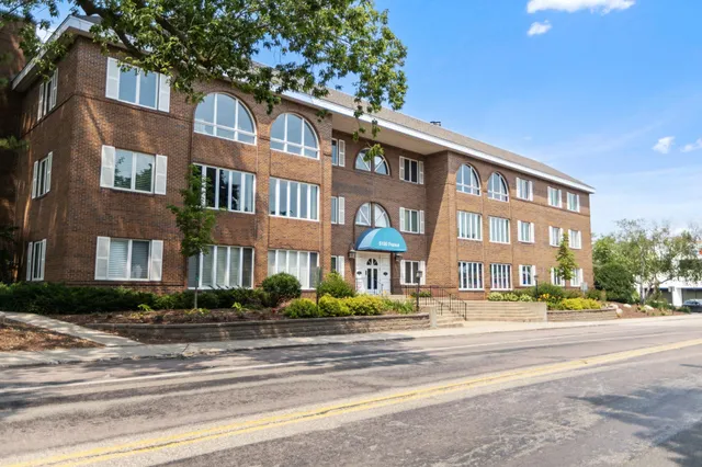 $345,000 | 5100 France Avenue South, Unit 105, Edina, MN 55410