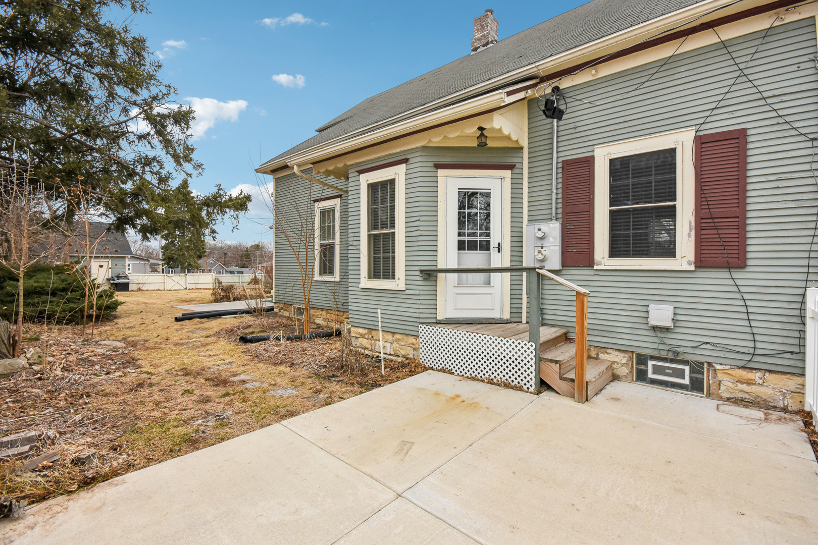 1246 Wauponsee Street Morris, IL 60450 - Photo 33 of 45 a front view of a house with a yard