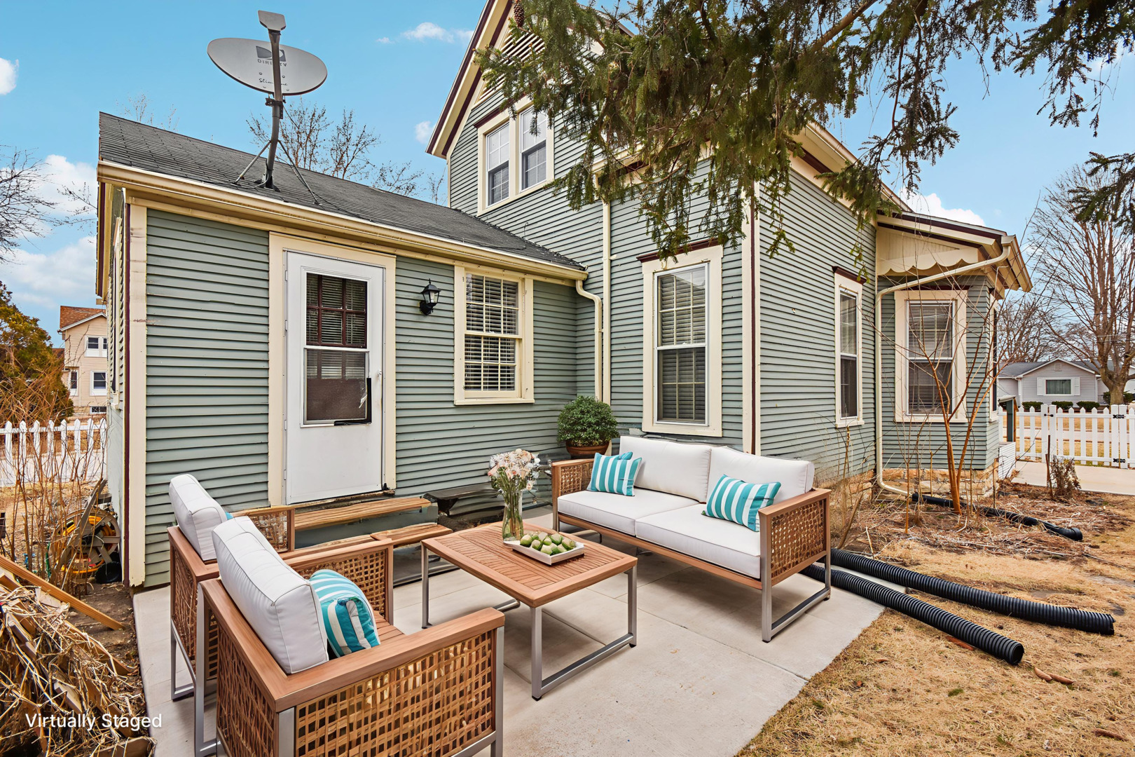 1246 Wauponsee Street Morris, IL 60450 - Photo 35 of 45 a outdoor space with patio furniture