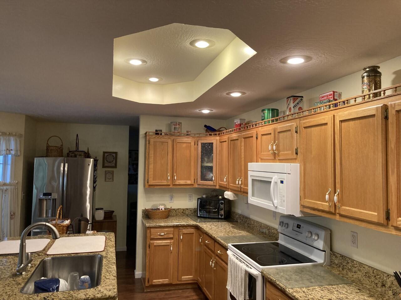 KIT GRANITE TOPS