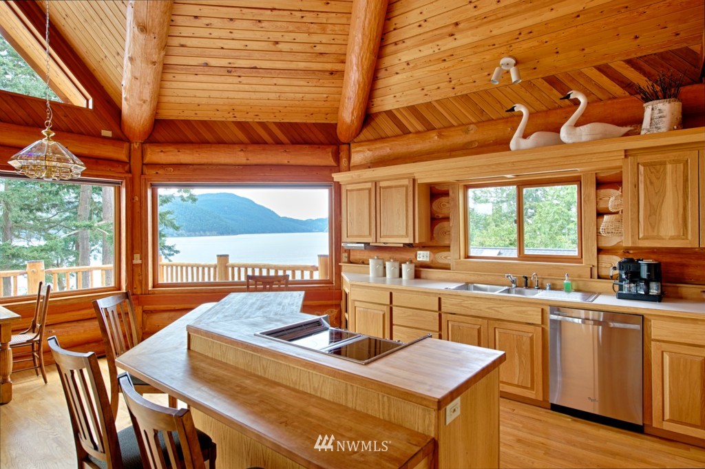 5138 West Shore Road Anacortes, WA 98221 - Photo 6 of 24 Gallery Image 6