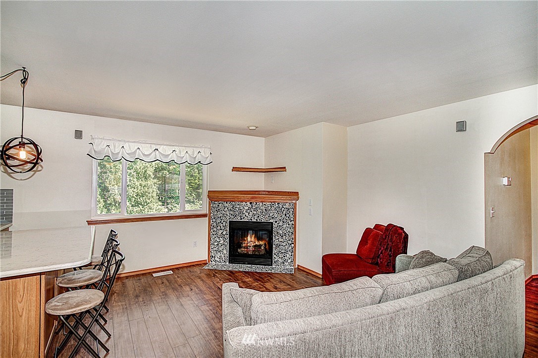 6907 174th Street Southwest Edmonds, WA 98026 - Photo 3 of 24 Gallery Image 3