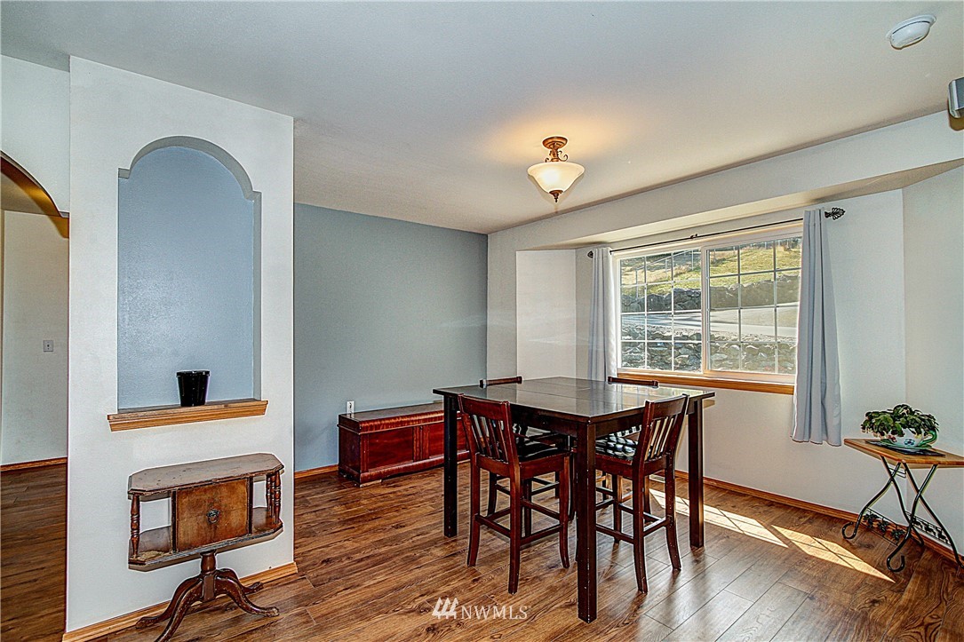 6907 174th Street Southwest Edmonds, WA 98026 - Photo 4 of 24 Gallery Image 4