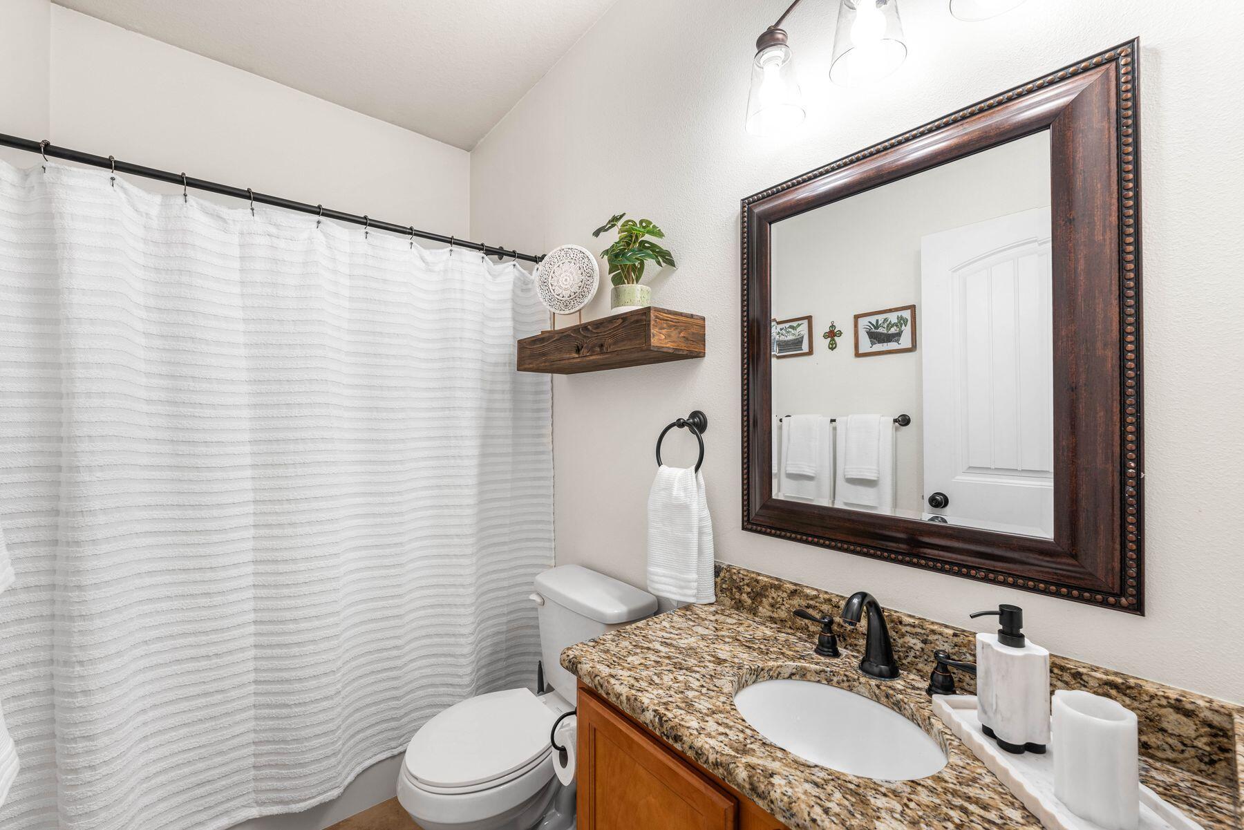 5778 Marigold Loop Crestview, FL 32539 - Photo 24 of 69 Guest Bath Granite Countertops