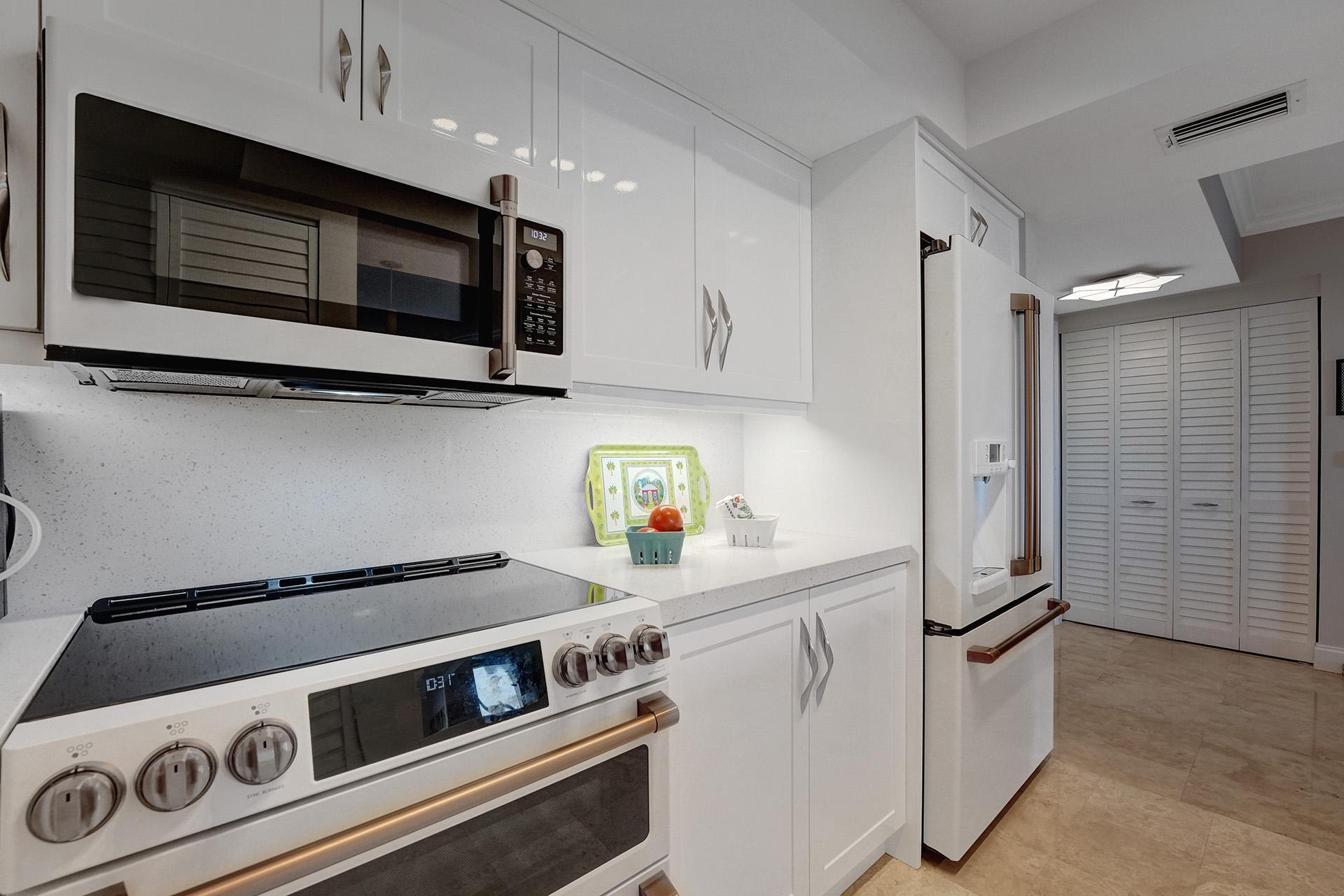 99 Southeast Mizner Boulevard, Unit 805 Boca Raton, FL 33432 - Photo 3 of 47 Palmetto Place Apt 805-PR-13