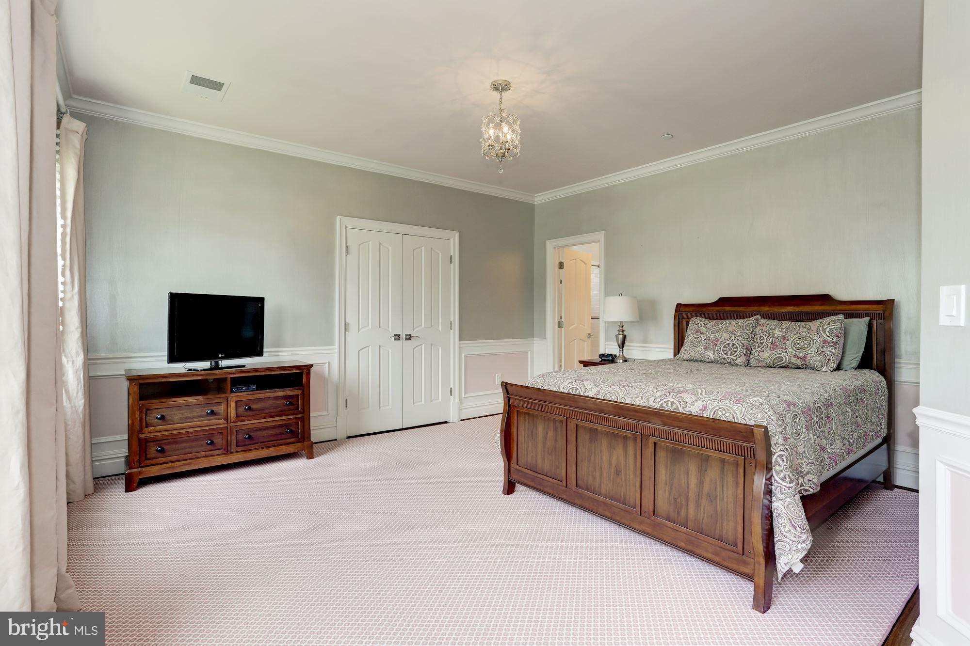 5313 Wehawken Road Bethesda, MD 20816 - Photo 28 of 50 Spacious bedroom with roomy closet