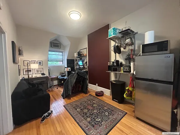 $3,700 | 110 East 61st Street, Unit 4A | Lenox Hill