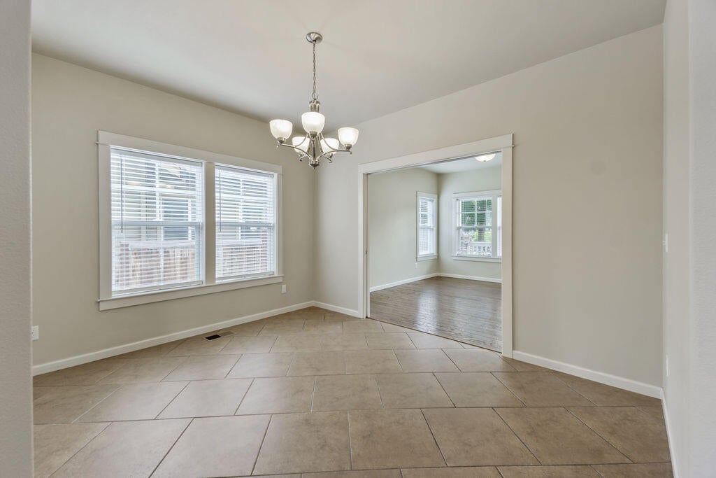1591 Lithia Way Talent, OR 97540 - Photo 16 of 31 LW(19)