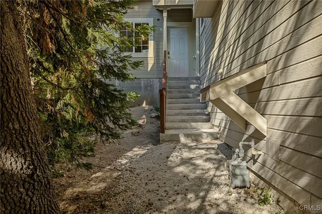 $1,045,000 | 28637 Shenandoah Drive, Lake Arrowhead, CA 92352